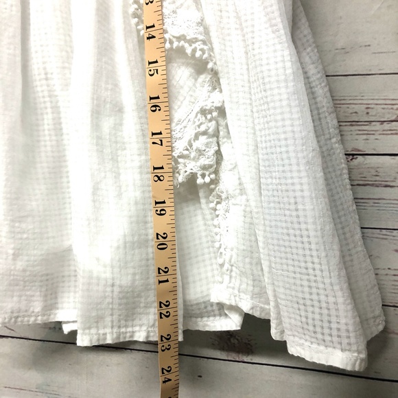 Feminine Anthro Maeve Callie Ruffled Top - Picture 10 of 11